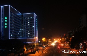 海油内科大楼夜景蓝光1.jpg
